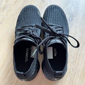 WMNS NIKE air vapormax flyknit size 6! Black!